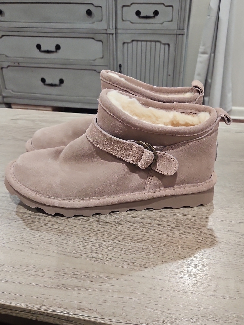 Bearpaw Women's Petite Boots featuring a soft suede size 8